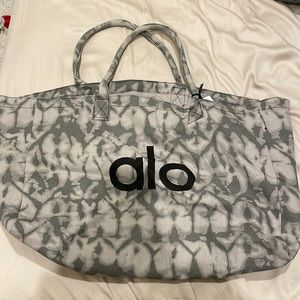 Gray tiedye alo yoga bag